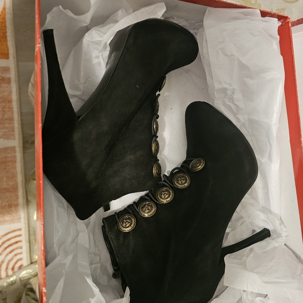 Guess Owens Suede Military Button 4-inch Heel Ankle Booties Sz. 6.5 - Picture 12 of 14